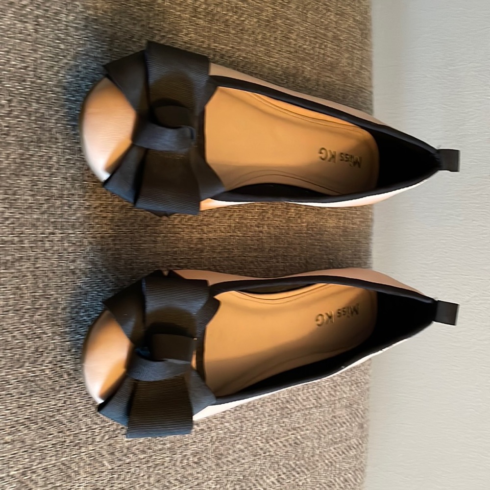 Miss KG bow flats. Colour: Nude with black bow. Size UK 41 / US 10.
Never worn.